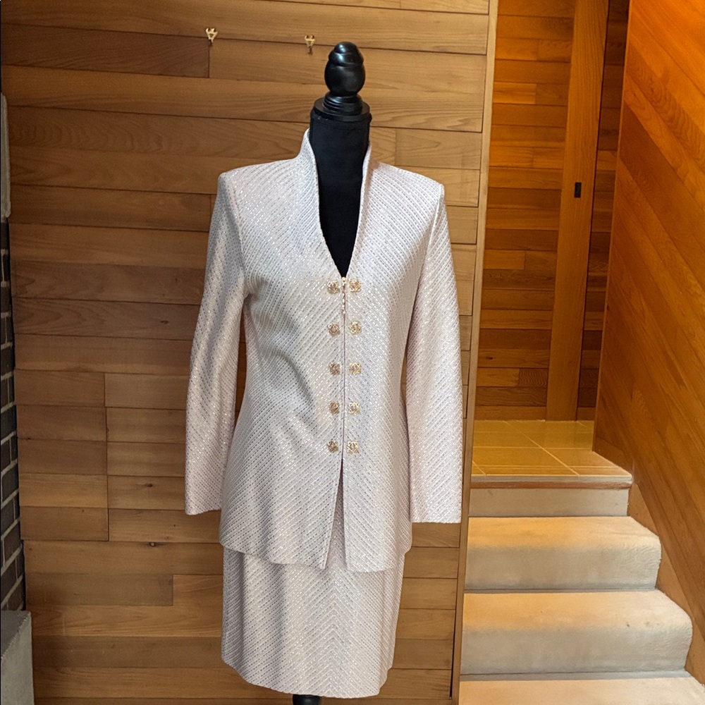 Elegant Cream Women's Wedding Dress Ensemble
